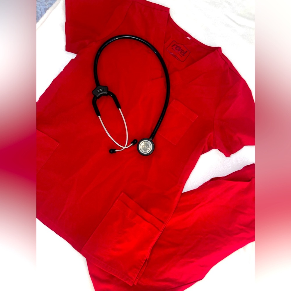 Candy red scrubs set 🍎